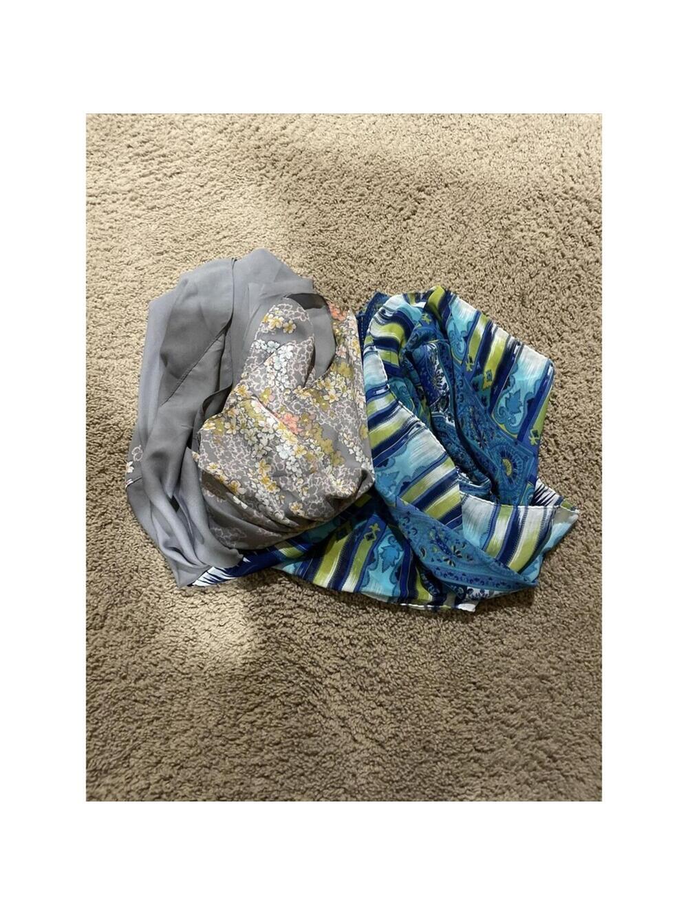 Lot of 2 scarfs wraps shawls blue/green and gray/flower pattern